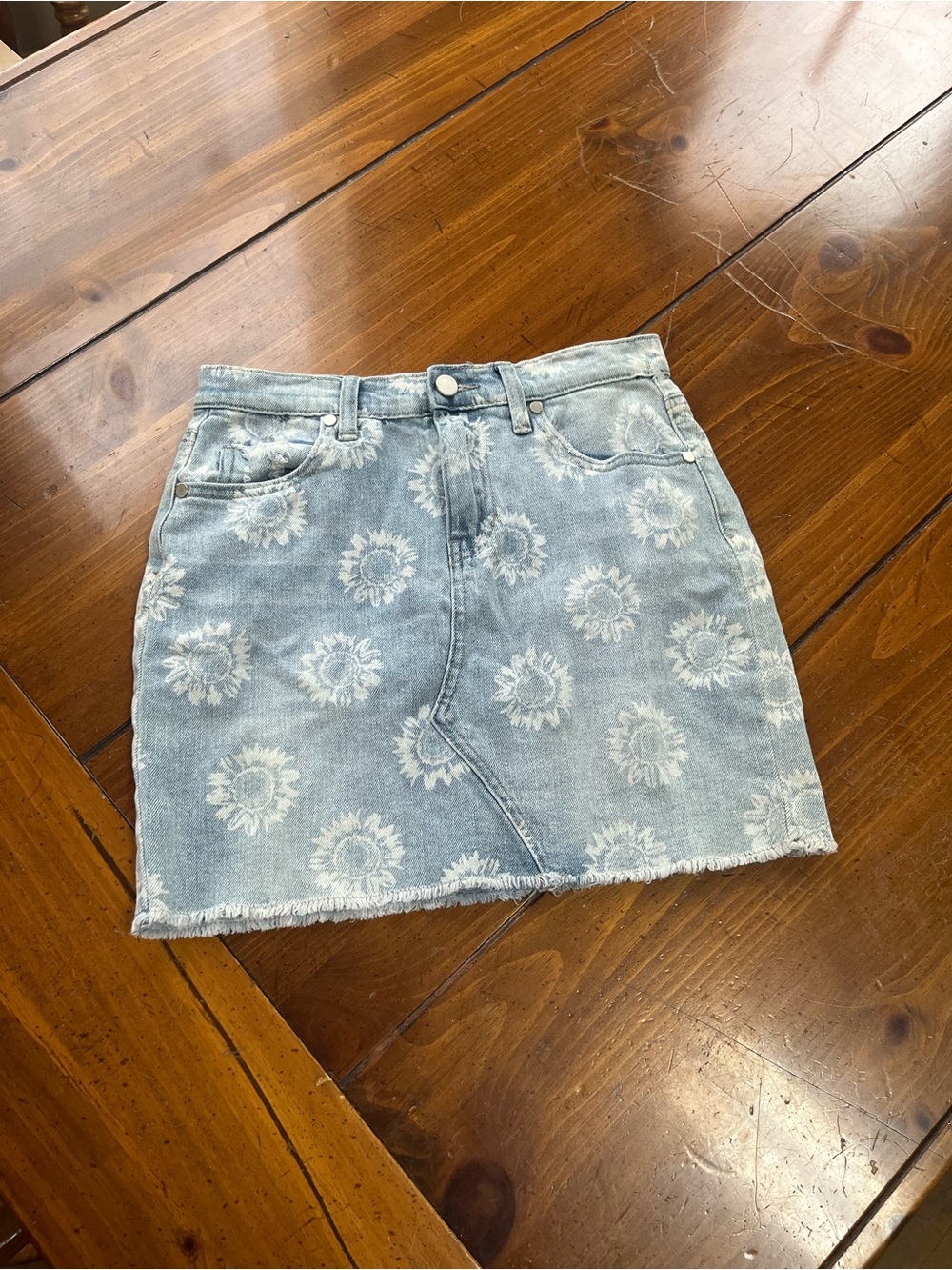 Rue21 Light Wash Floral Denim Mini Skirt Flower Print Frayed Hem Size Small EUC